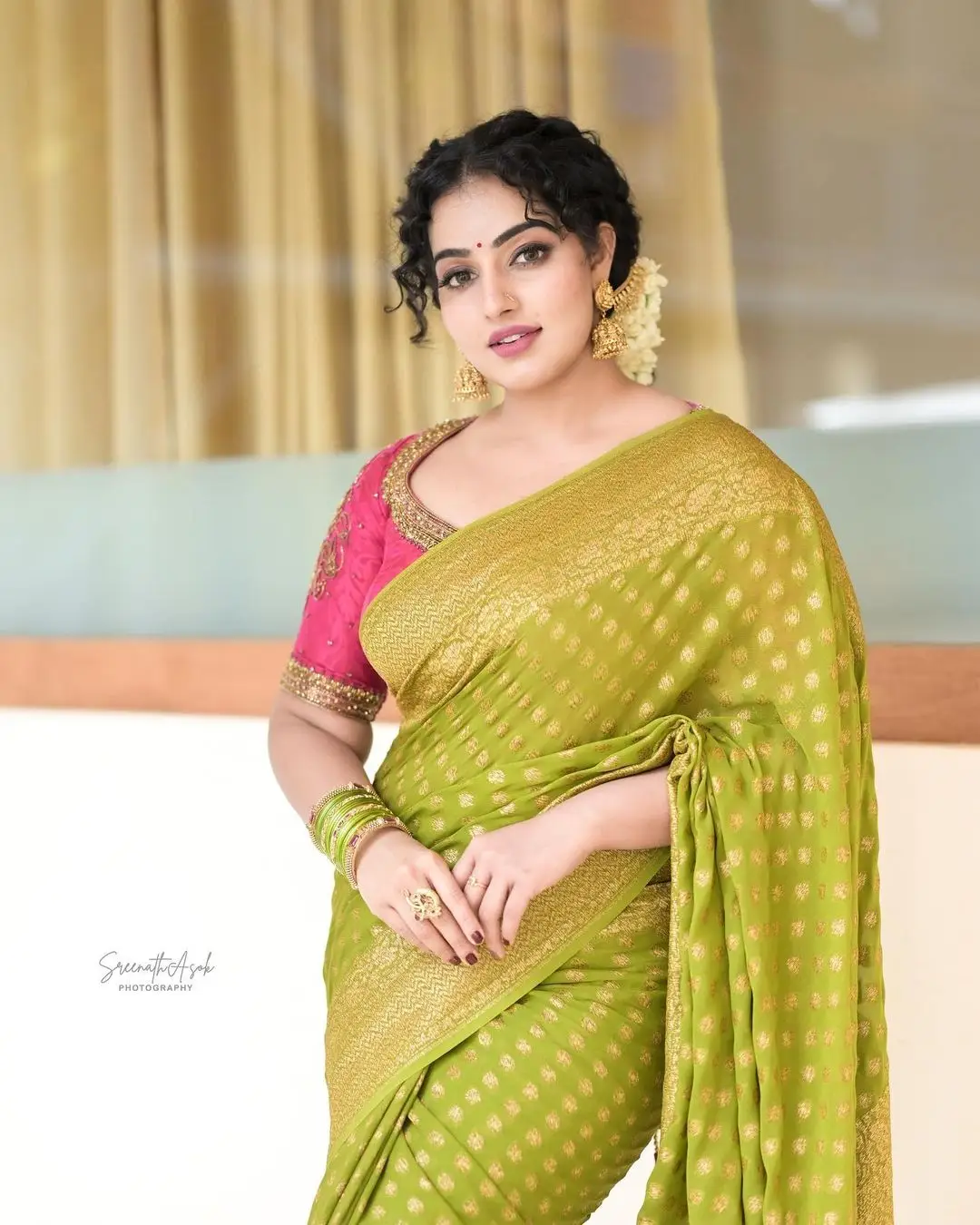 MALAVIKA MENON IN SOUTH INDIAN TRADITIONAL GREEN SAREE RED BLOUSE 20